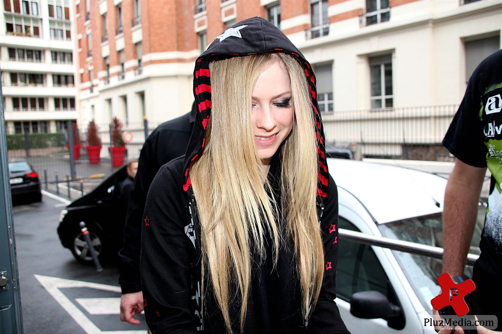 Avril Lavigne outside NRJ Radio Studios photos | Picture 77964